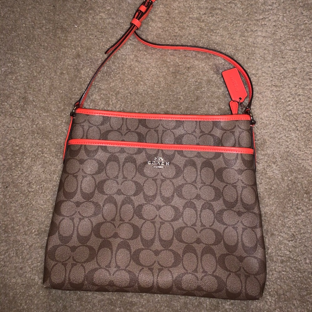 LIKE NEW COACH PURSE!!!!!